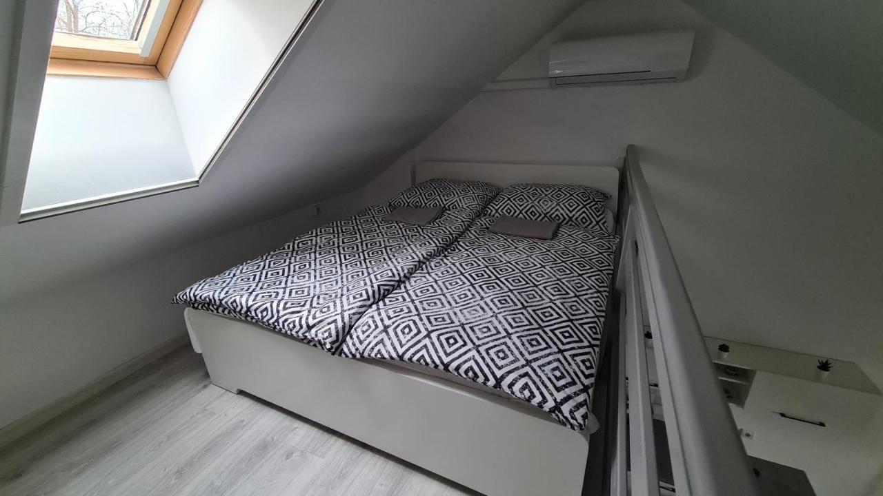 Gyulai-Fuerdo-Apartman Ii. ภายนอก รูปภาพ