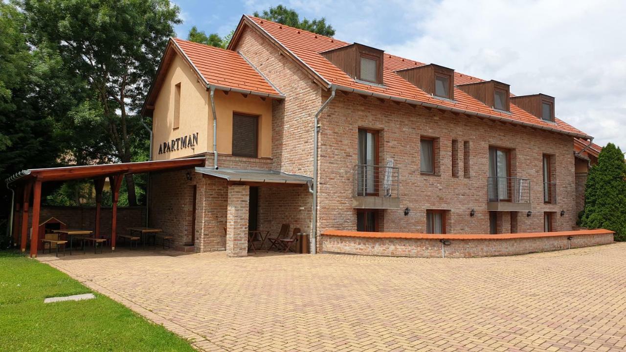Gyulai-Fuerdo-Apartman Ii. ภายนอก รูปภาพ